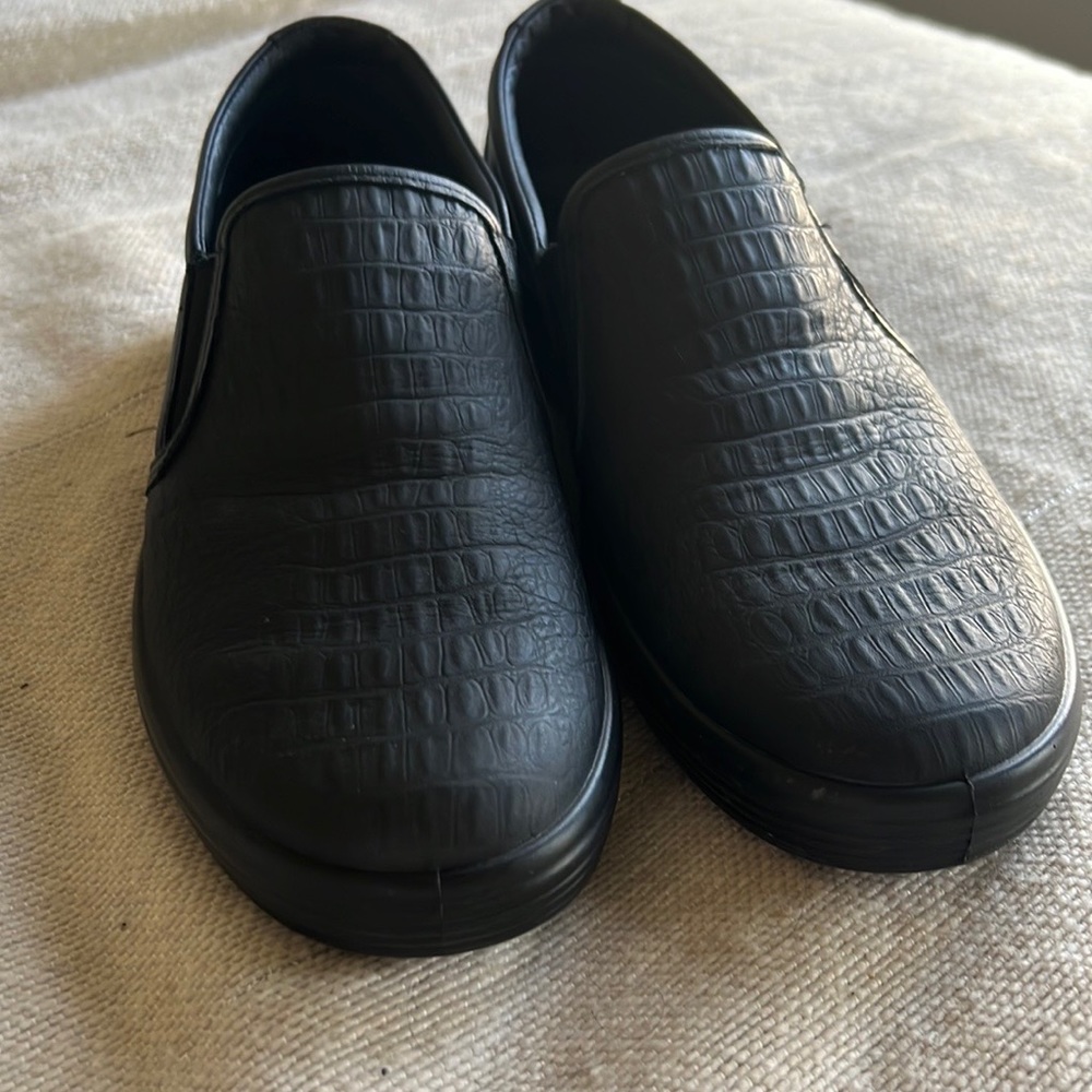 Ecco beautiful slip on black leather, only worn a couple of times .